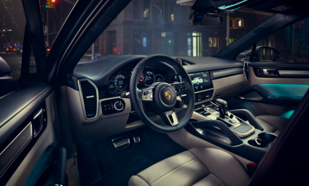 2025 Porsche Cayenne Interior